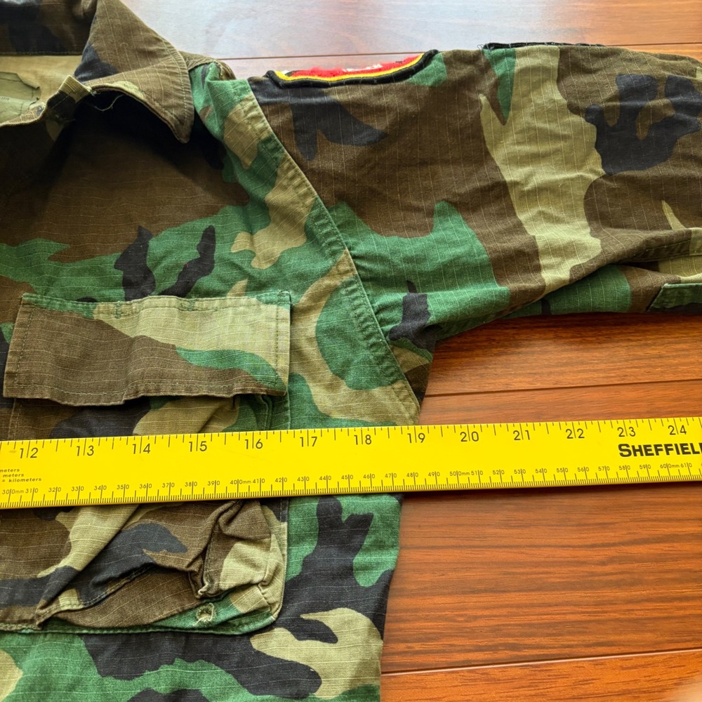 Vintage US Military Woodland Camo BDU Jacket with Combat Patches S-XS Adjustable - Picture 10 of 10
